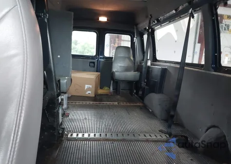 2001 Ford E-250 Commercial/Recreational from USA, damaged, VIN 1FTNS24L11HB64442